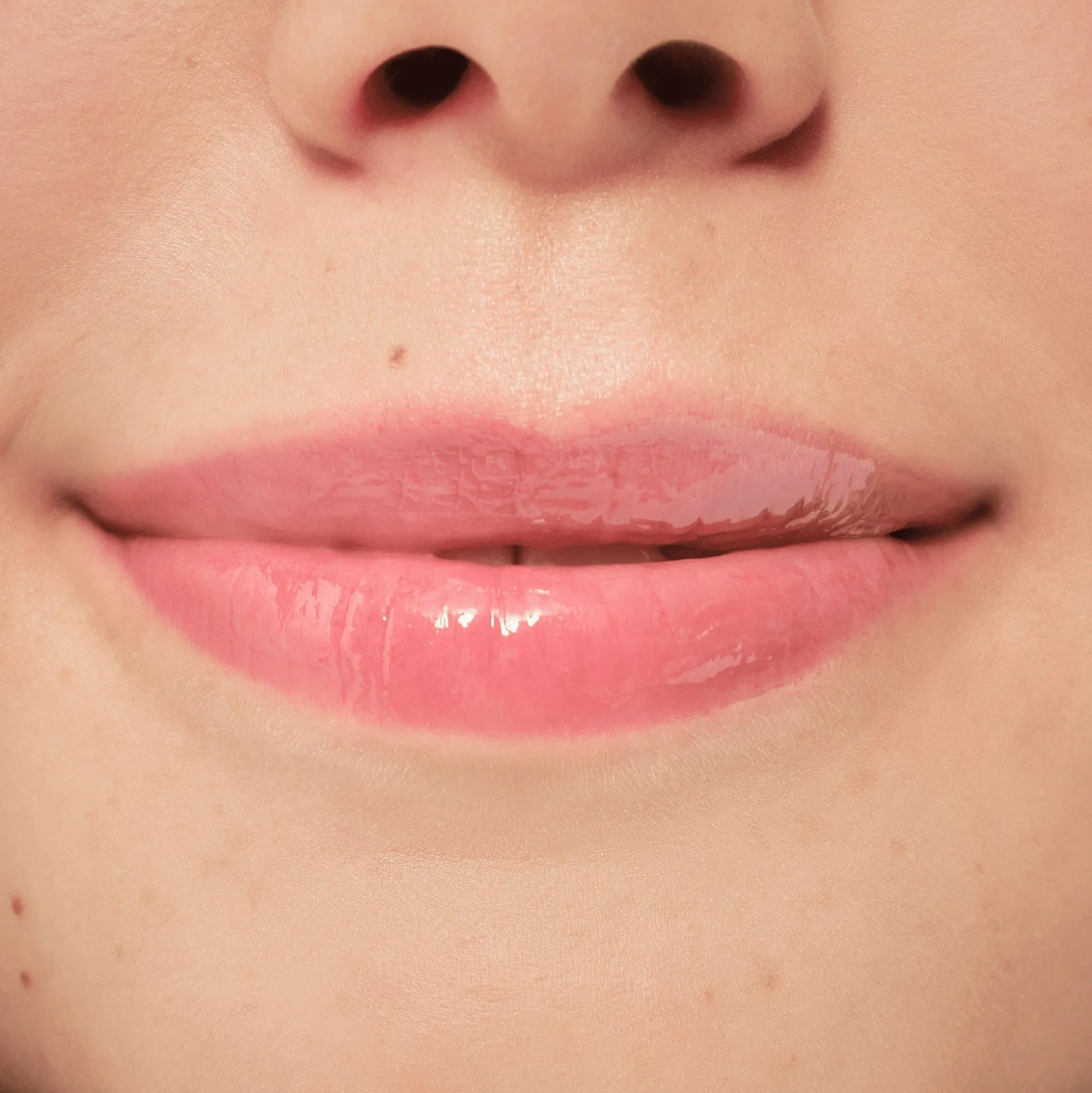 essence Lipgloss>Disney Pixar Up hydra kiss LIP OIL 01 - Cloud surfing