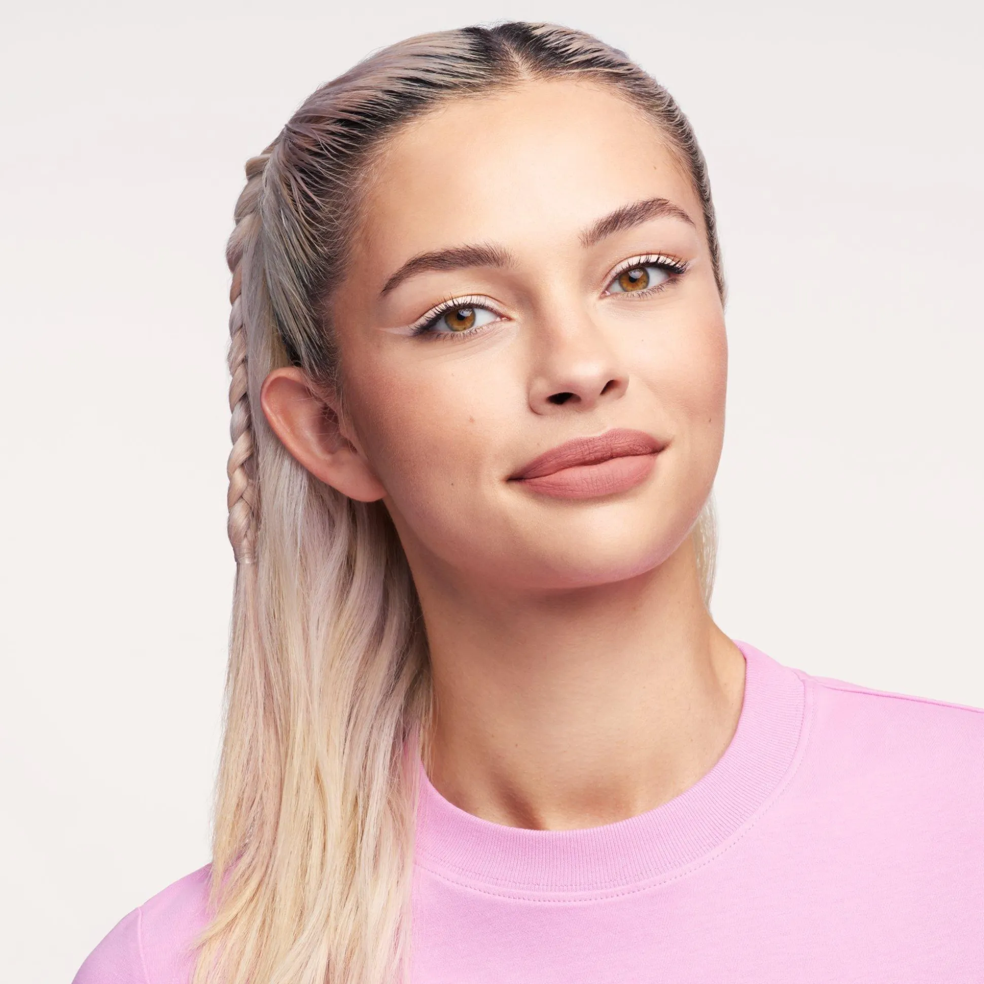 essence Lippenstift>8h matte liquid lipstick 04 - Rosy Nude
