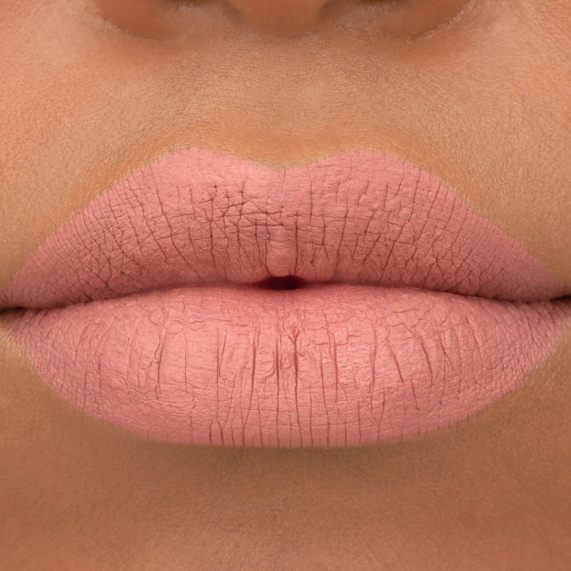 essence Lippenstift>8h matte liquid lipstick 04 - Rosy Nude