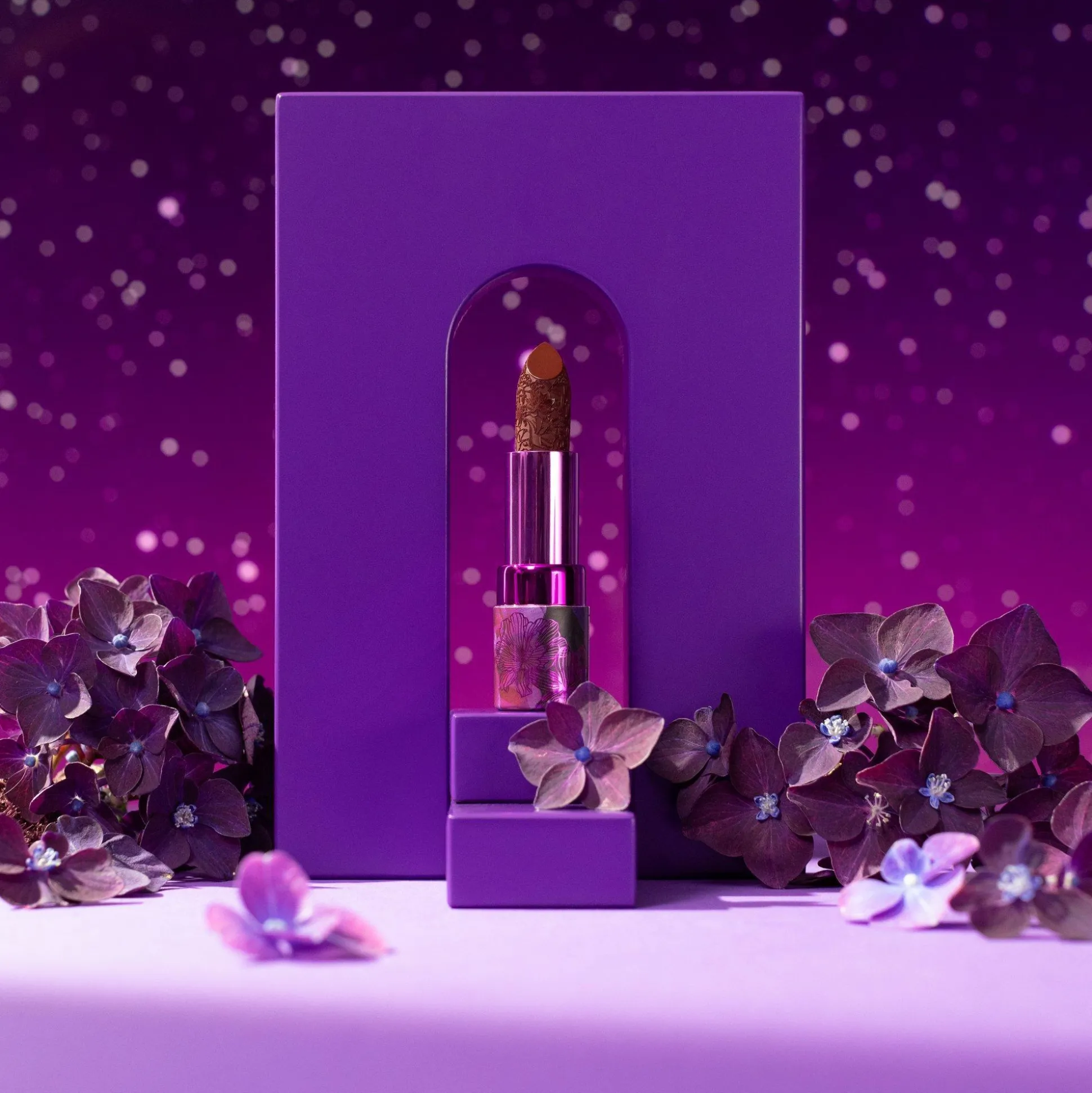 essence Lippenstift>in the bloom'light satin lipstick