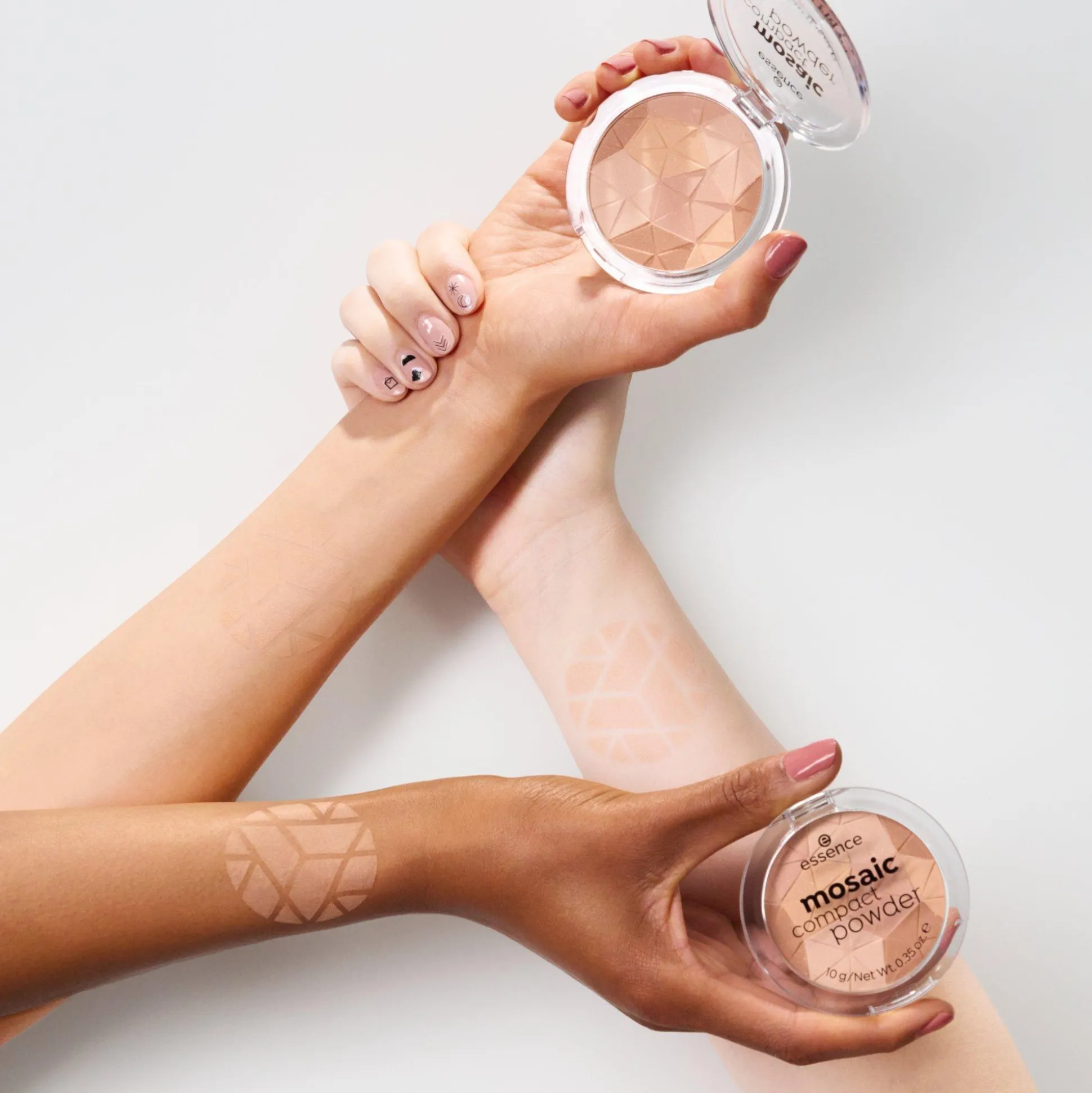 essence Puder>mosaic compact powder