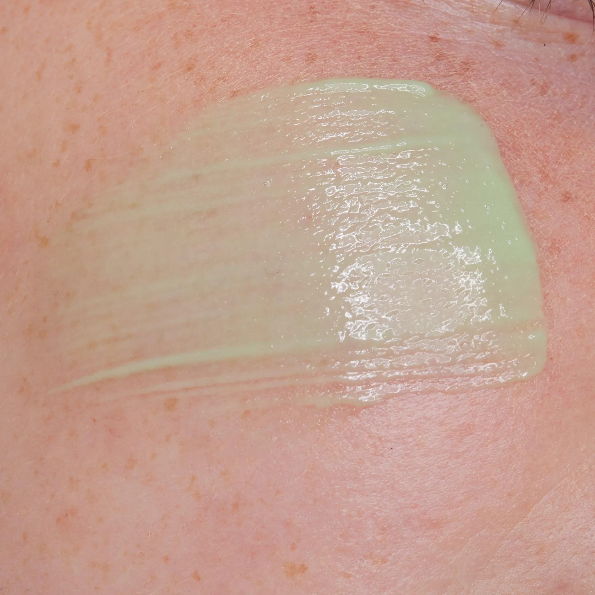 essence Primer & Fixingsprays>REDNESS REDUCER PRIMER