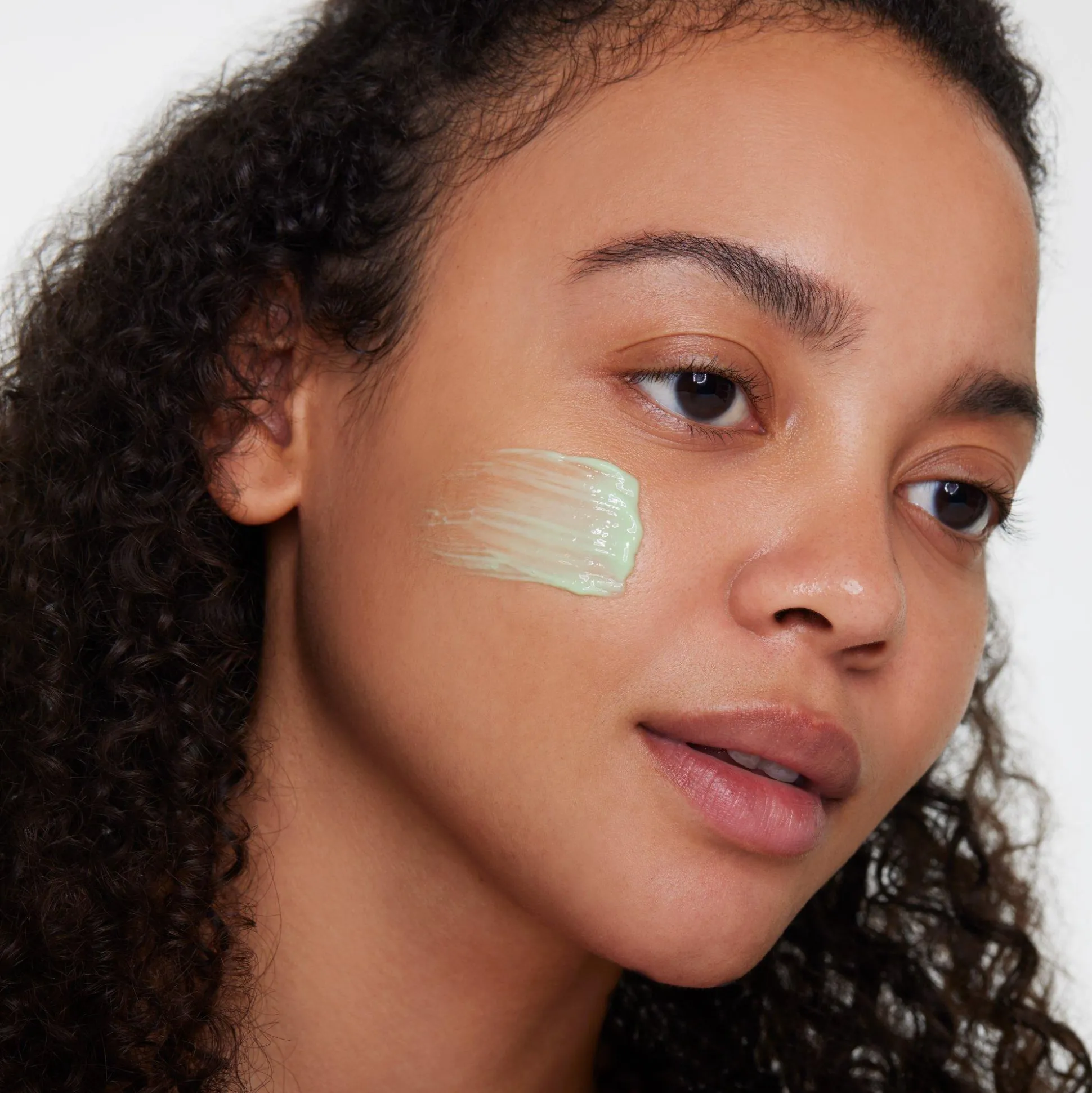 essence Primer & Fixingsprays>REDNESS REDUCER PRIMER