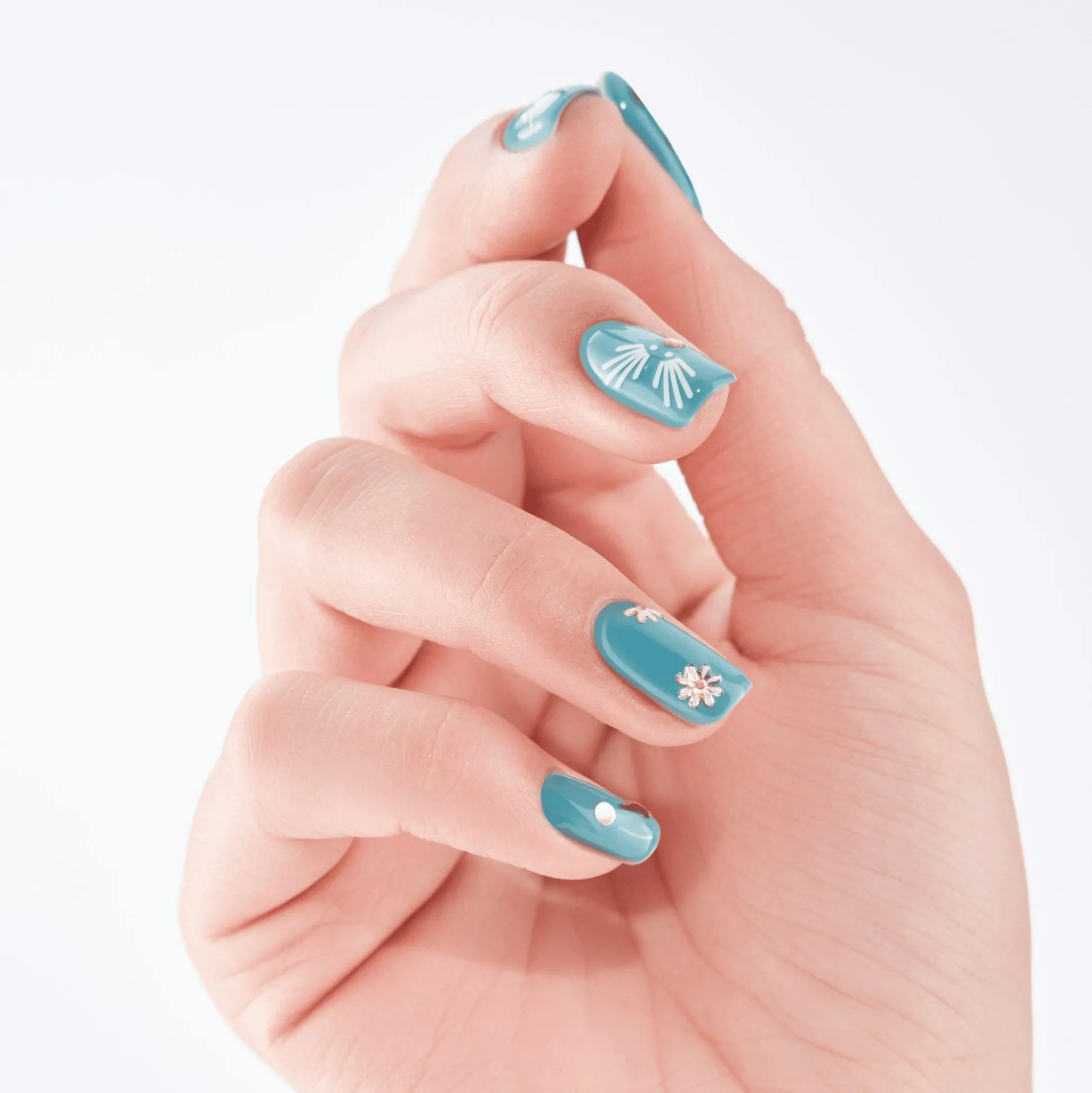 essence Nail Art>stay bold, it's GOLD nail sticker